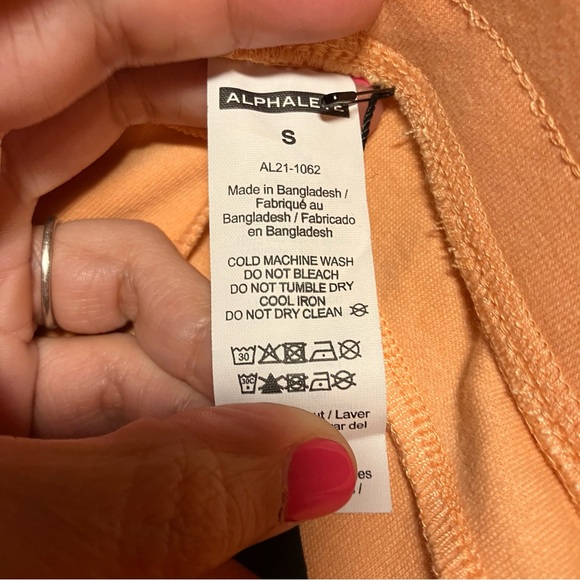 Alphalete NWPT L & S Essential Core women’s athletic shorts light orange - Picture 12 of 13